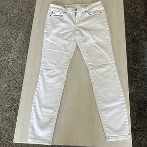 white vineyard vines jeans, size 2
